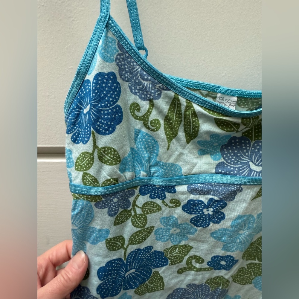 NWT Old Navy Intimates floral chemise with adjustable straps and in size Small.
